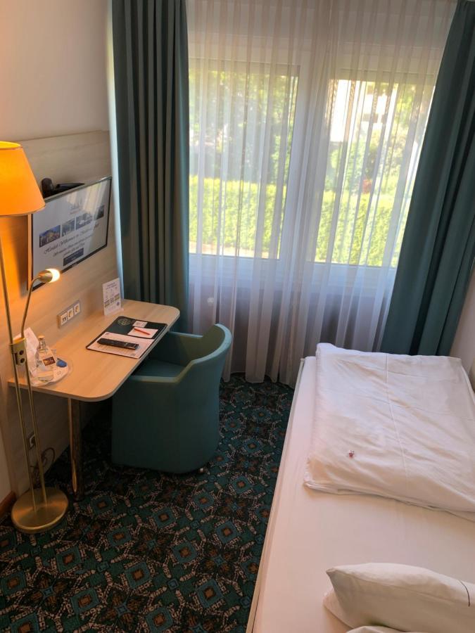 Stadthotel Geis Бад-Нойштадт-ан-дер-Зале Екстер'єр фото