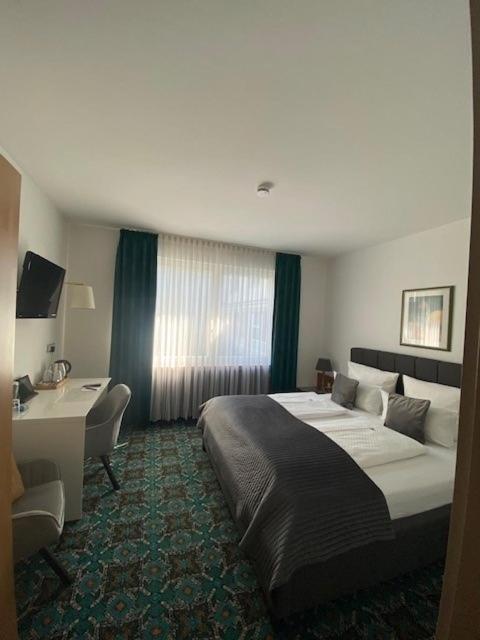 Stadthotel Geis Бад-Нойштадт-ан-дер-Зале Екстер'єр фото
