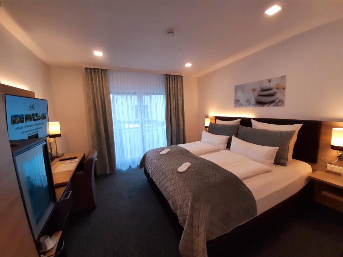 Stadthotel Geis Бад-Нойштадт-ан-дер-Зале Екстер'єр фото