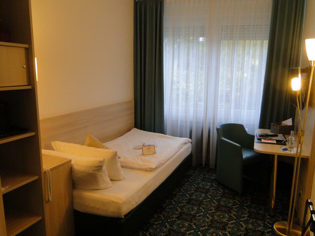 Stadthotel Geis Бад-Нойштадт-ан-дер-Зале Екстер'єр фото