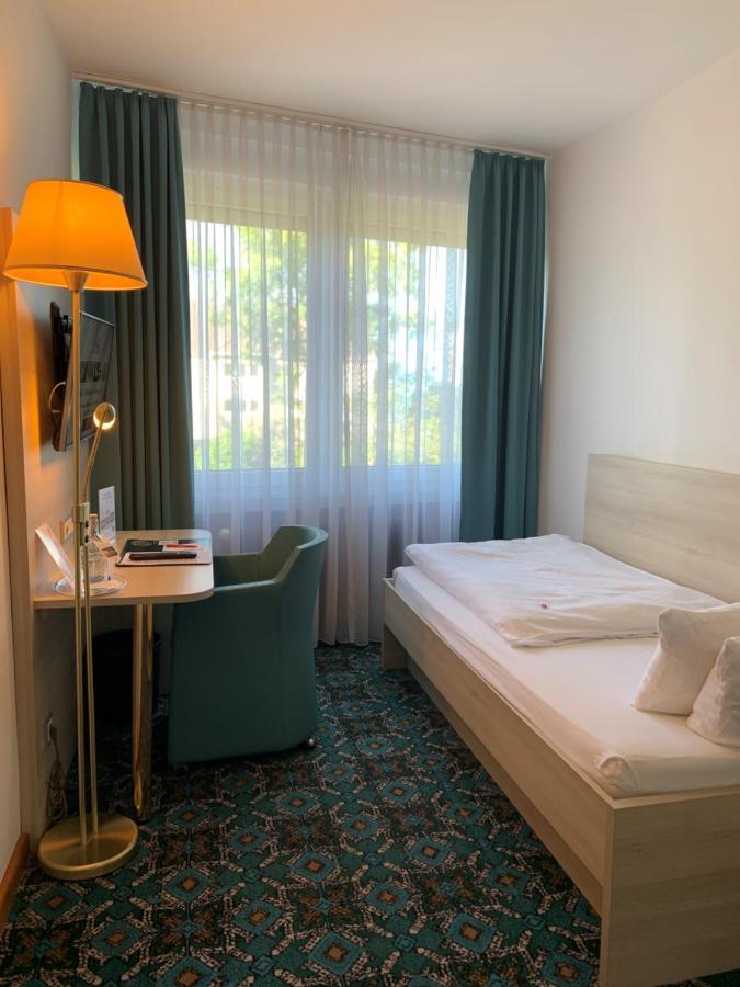 Stadthotel Geis Бад-Нойштадт-ан-дер-Зале Екстер'єр фото